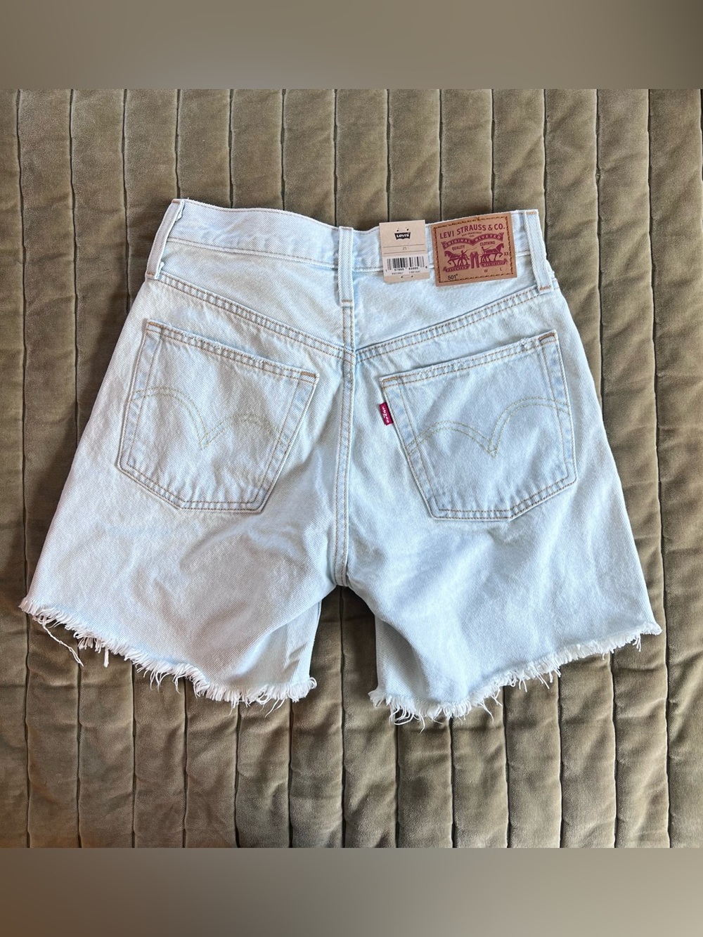 Levi's Original 501 Light Wash Distressed Denim Shorts NWT - Picture 2 of 6